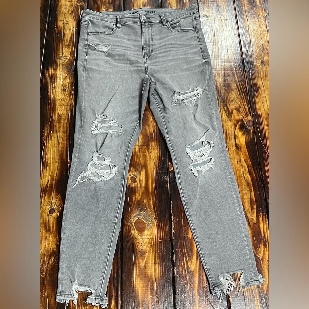 Next level stretch American eagle ripped jeans.
